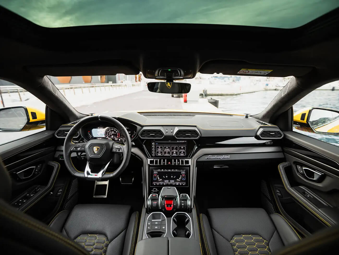LAMBORGHINI URUS YELLOW