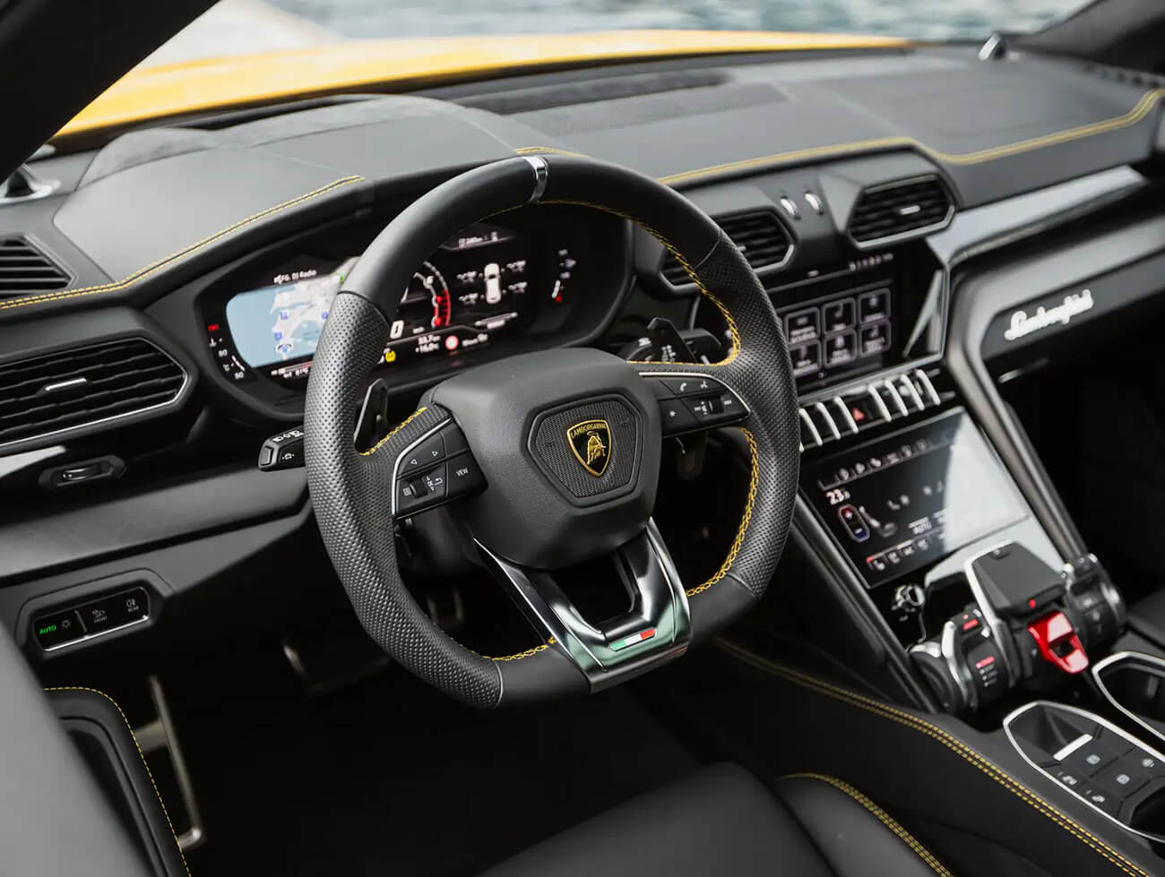 LAMBORGHINI URUS YELLOW
