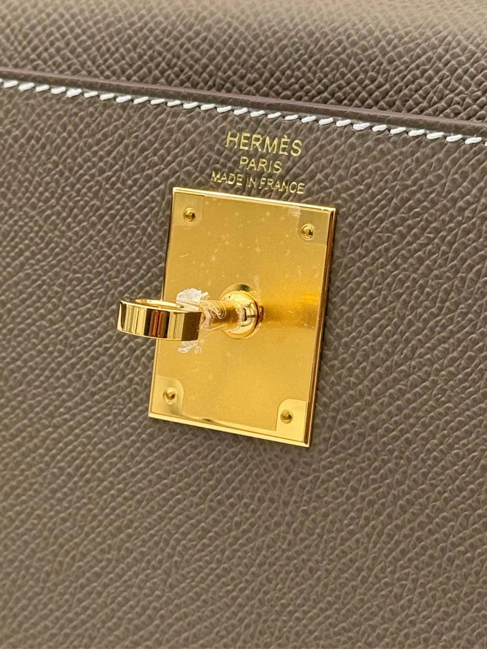 Hermès Kelly 28 — Etoupe Epsom Leather, Gold Hardware (2025)